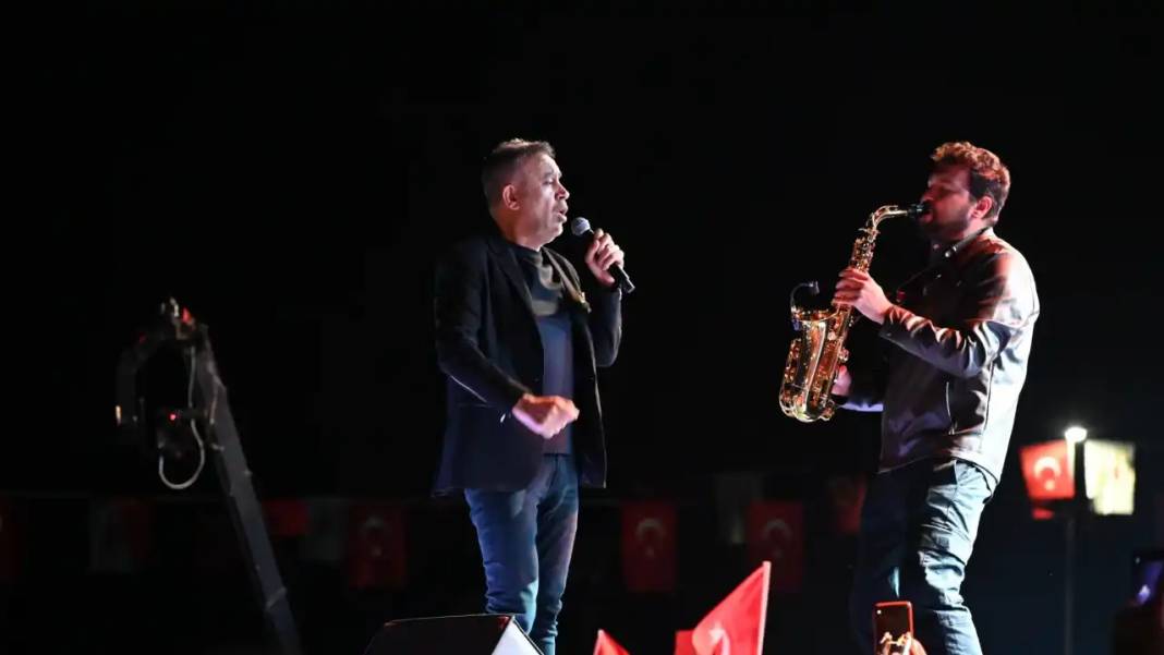 Haluk Levent Kepez’de Müzik Şöleni Yaşattı 2